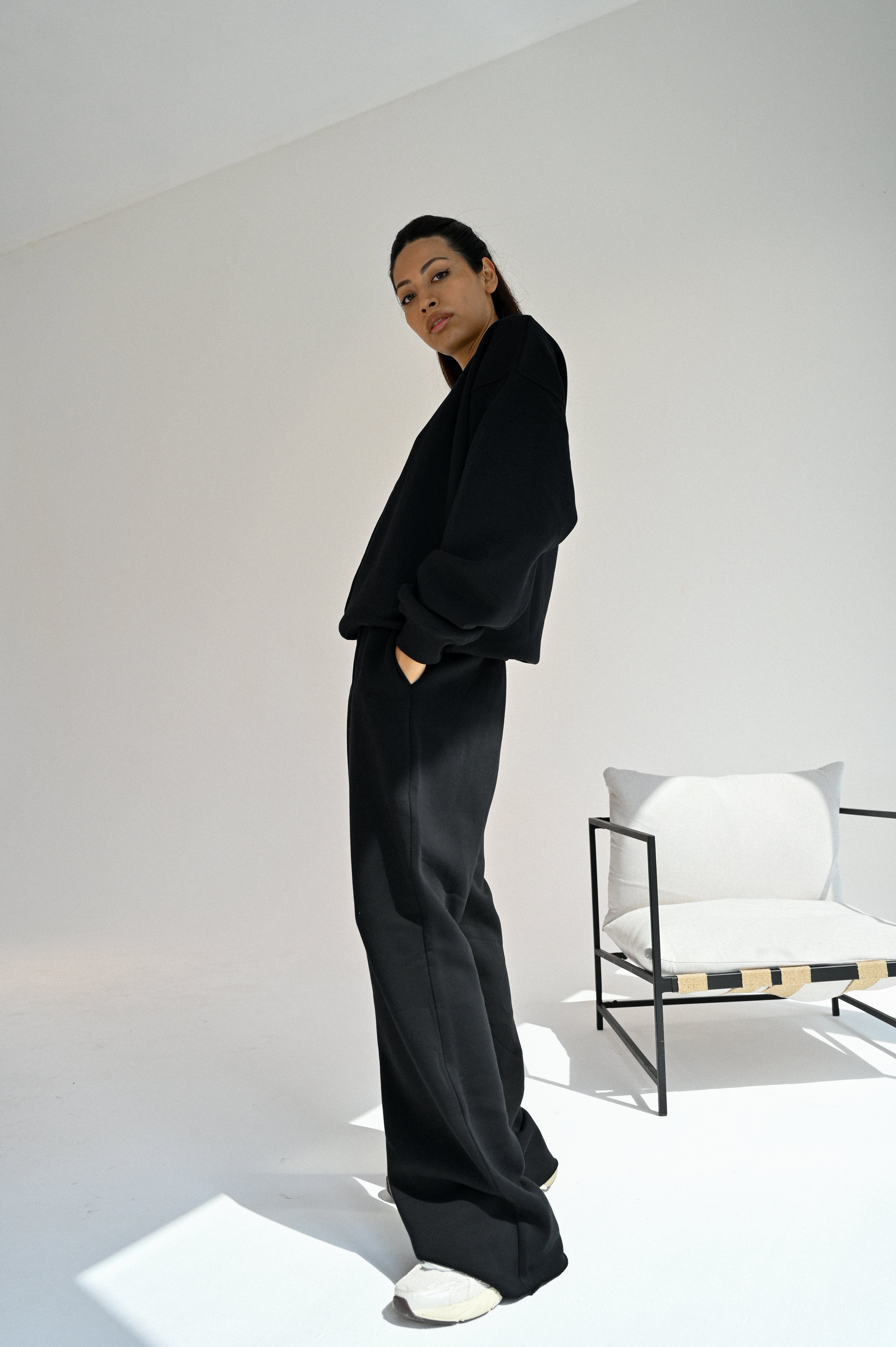 Studio Essential Wide Leg Sweatpant - Black