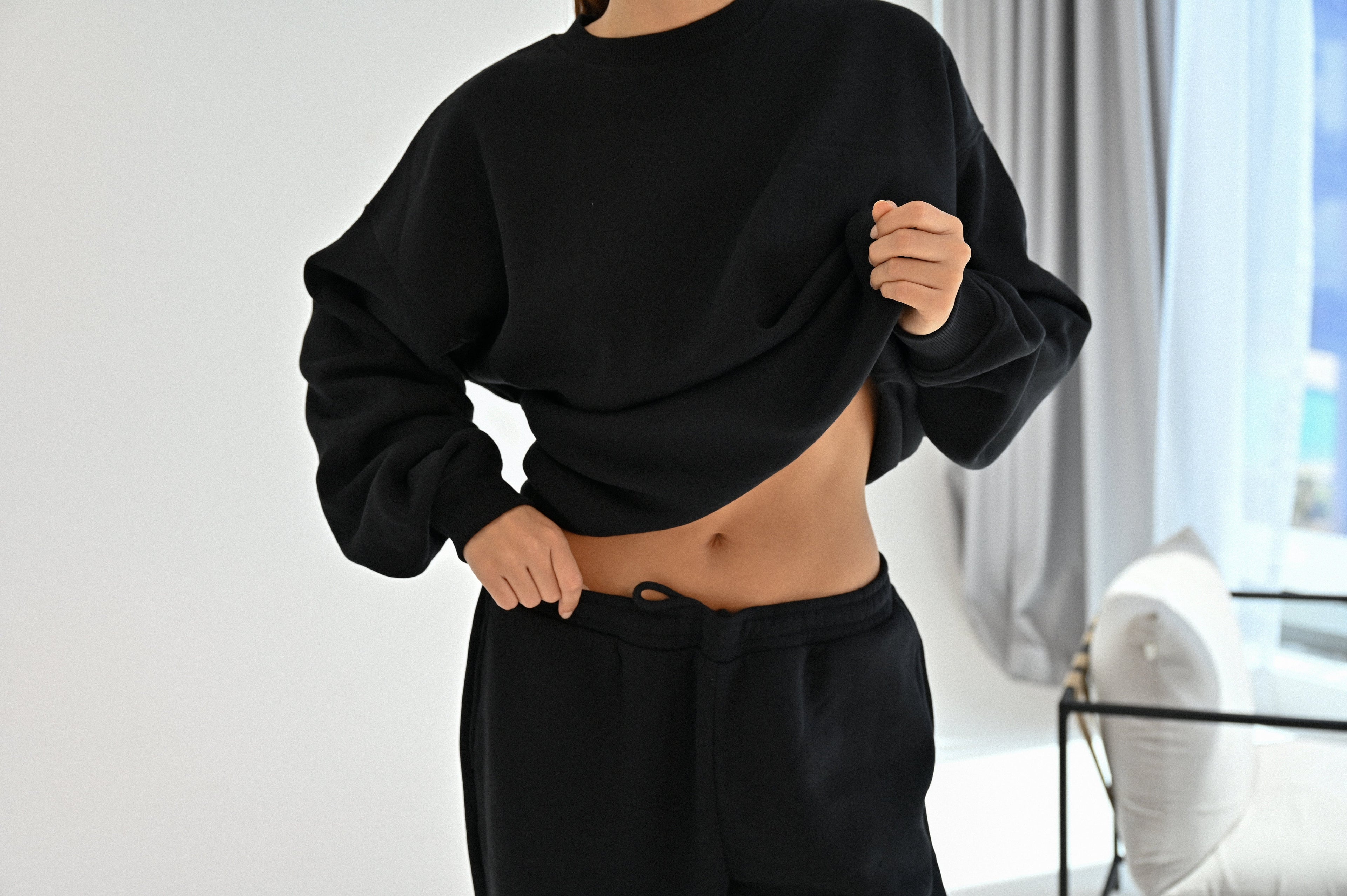 Ivorie Studio Studio Essentials Crewneck - Black