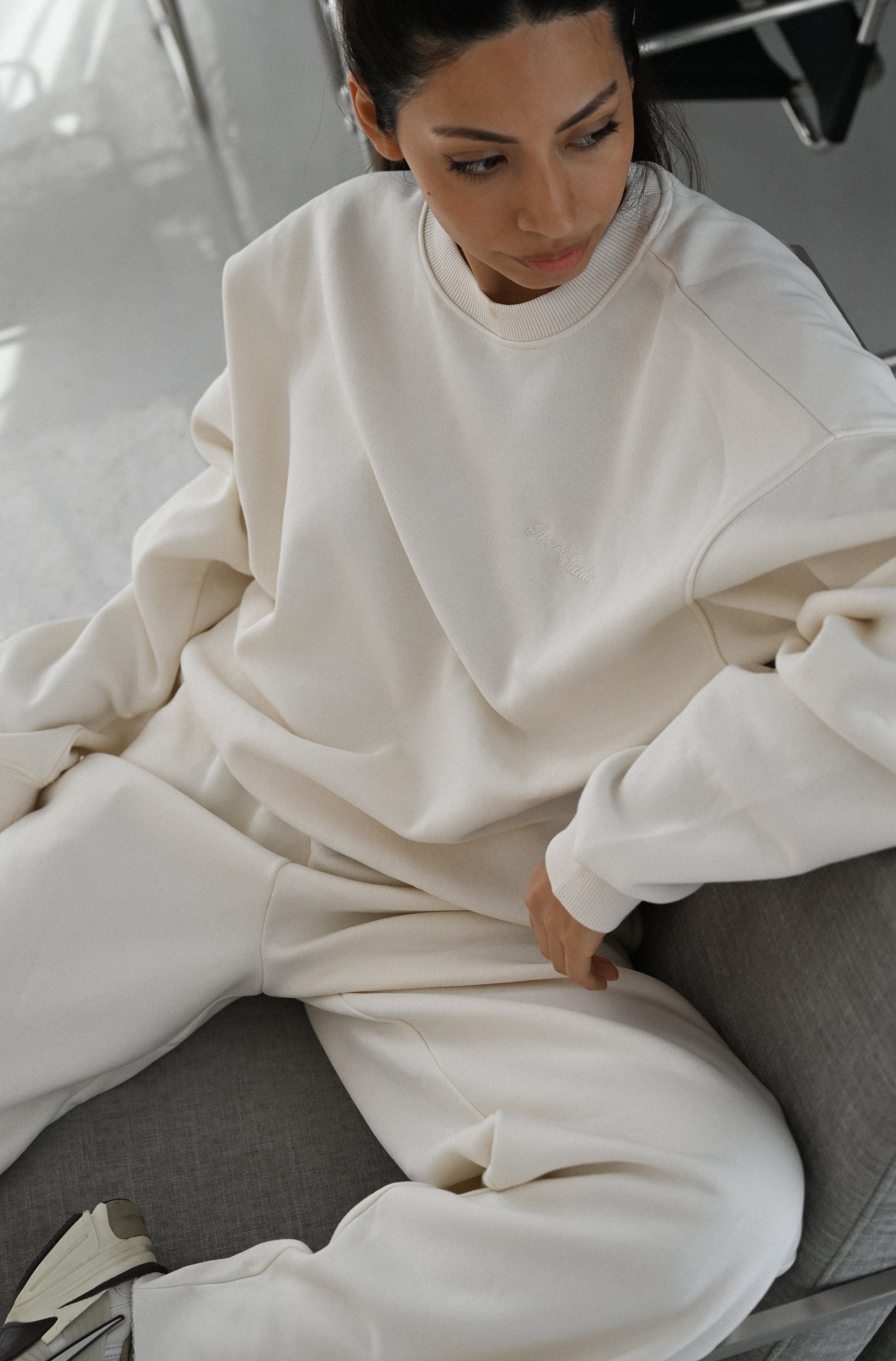 Ivorie Studio Studio Essentials Crewneck - Creme