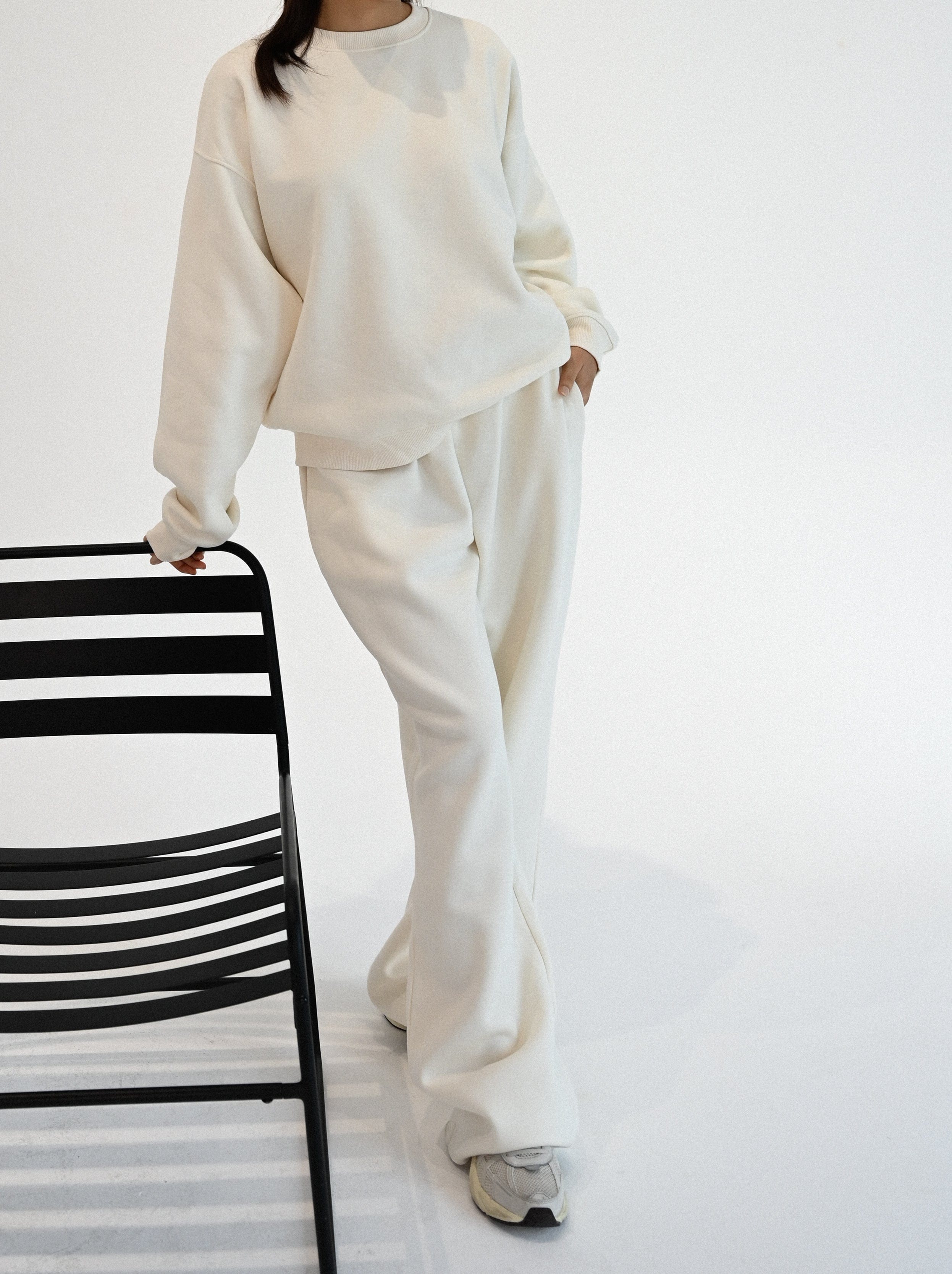 Studio Essential Wide Leg Sweatpant - Creme