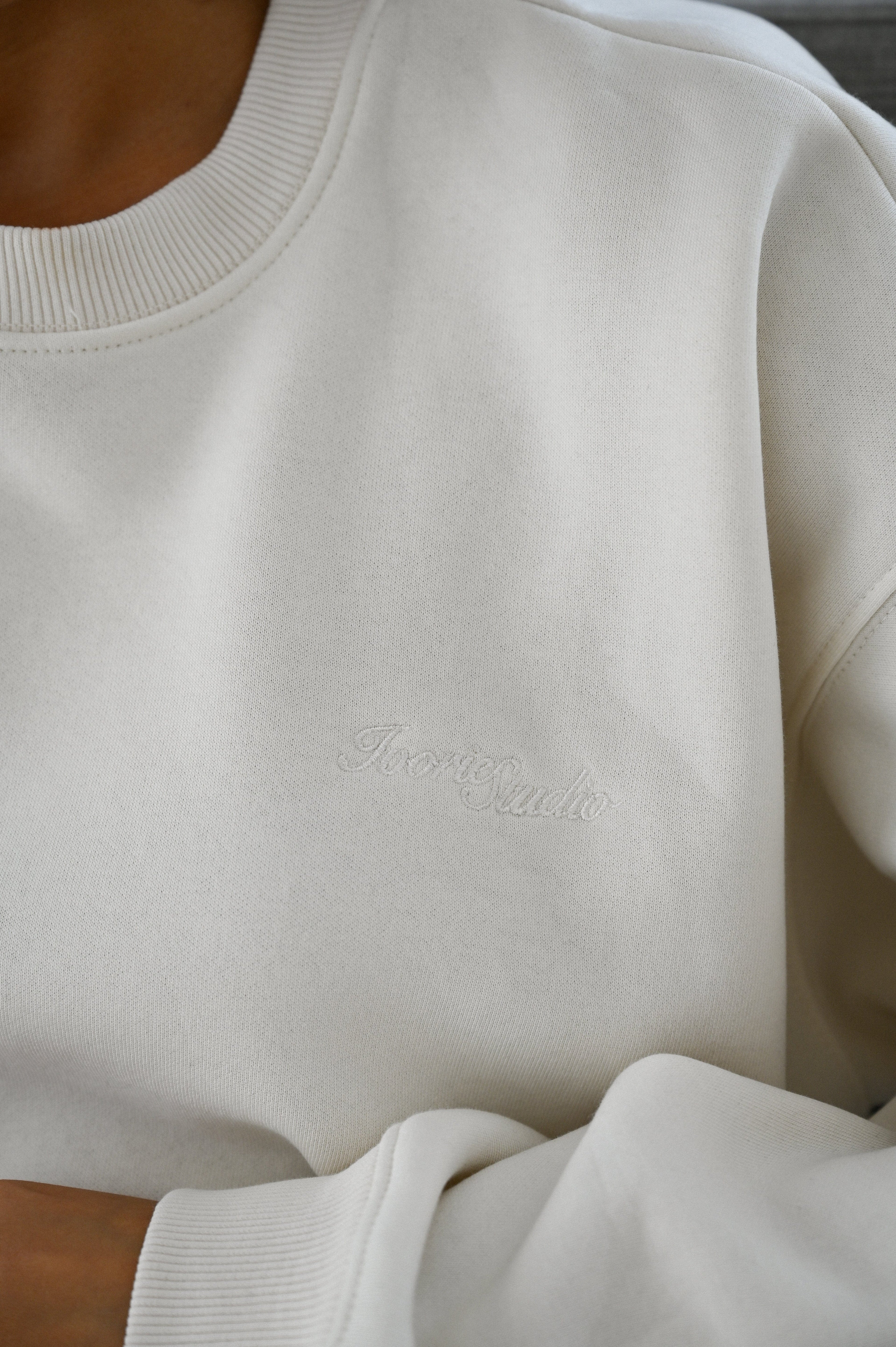 Ivorie Studio Studio Essentials Crewneck - Creme