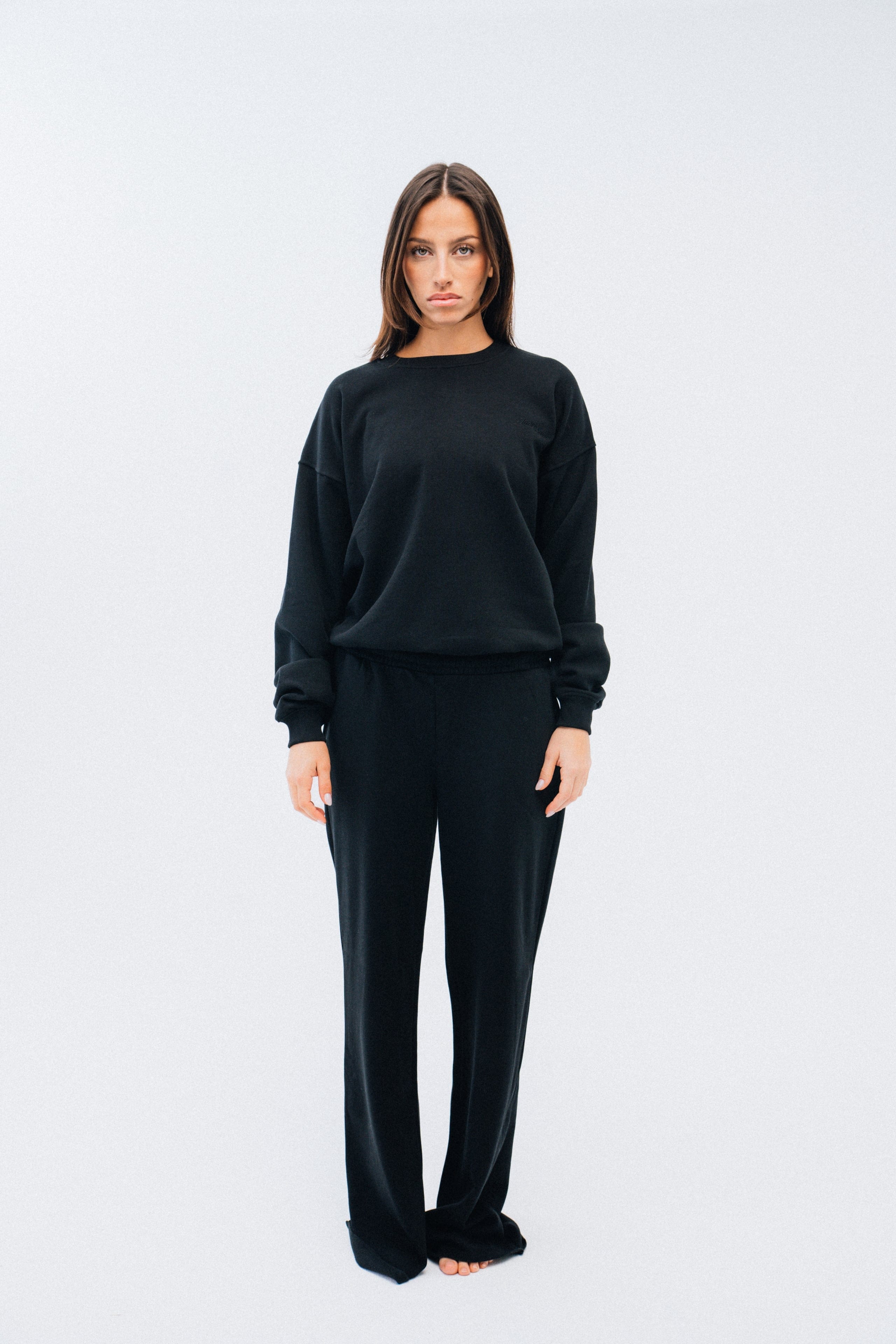 Studio Essential Crewneck Black Ivorie Studio studio-essential-crewneck-black-ivorie-studio