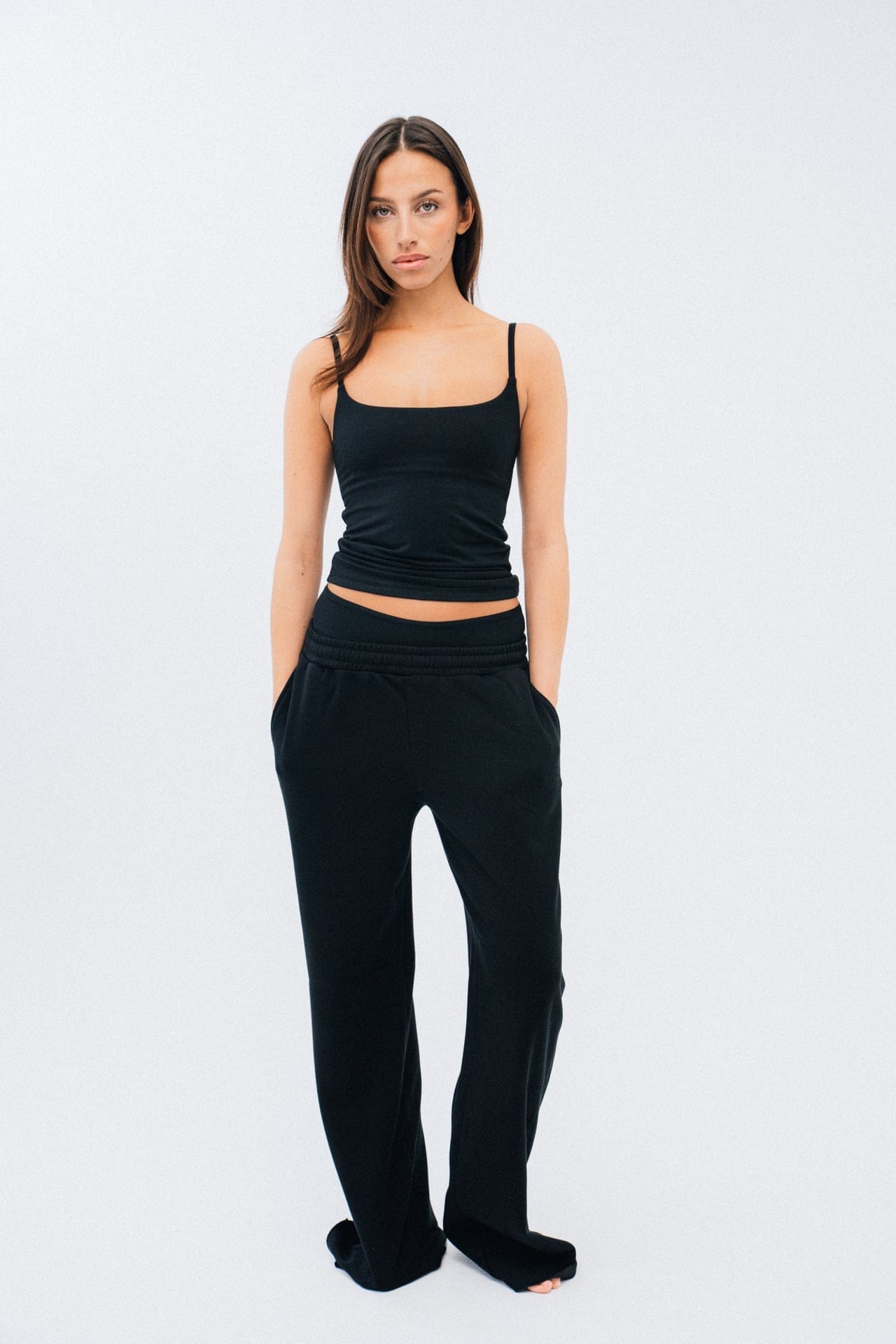 Ivorie Studio Bukse Studio Essential Wide Leg Sweatpant - Black