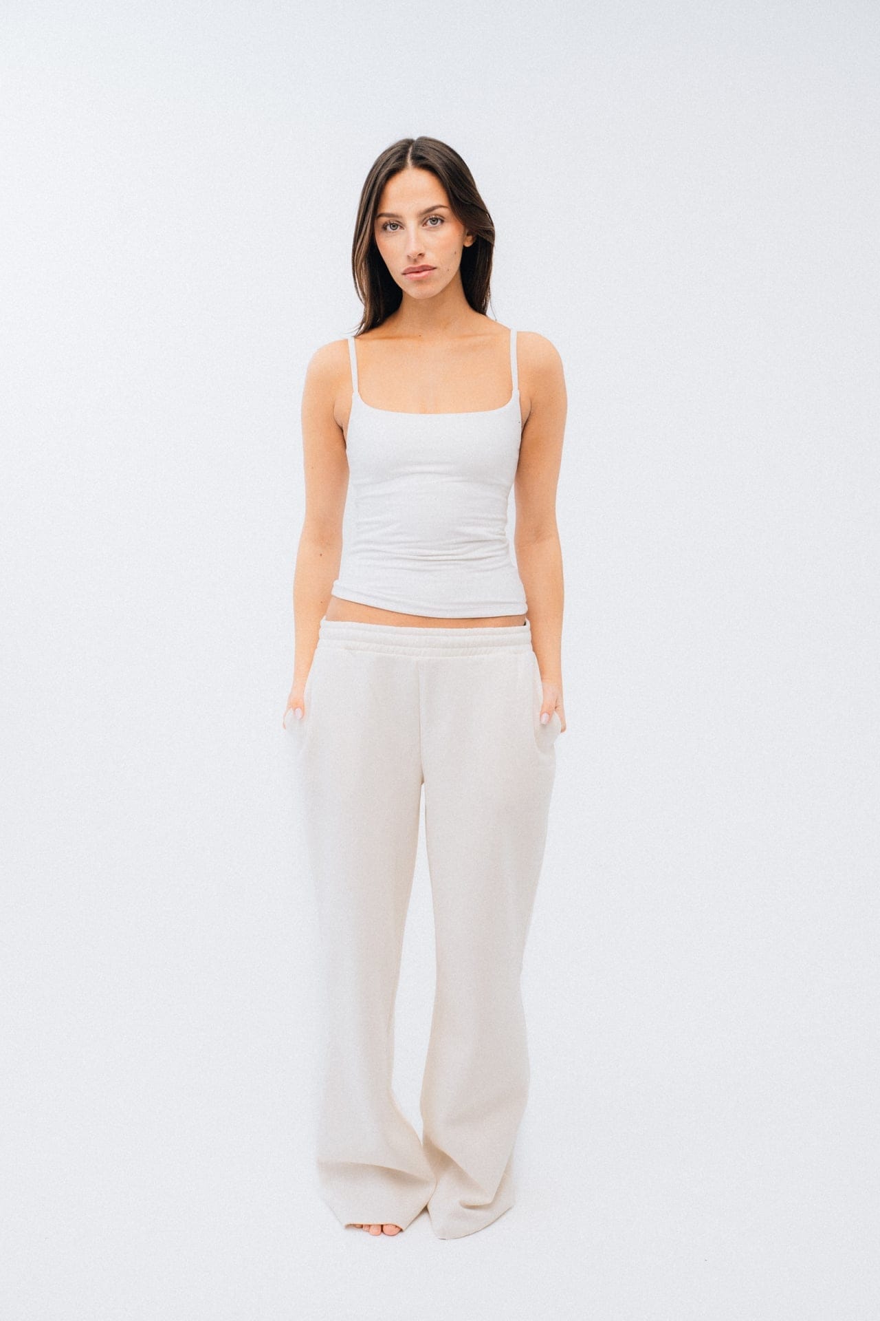 Studio Essential Wide Leg Sweatpant - Creme