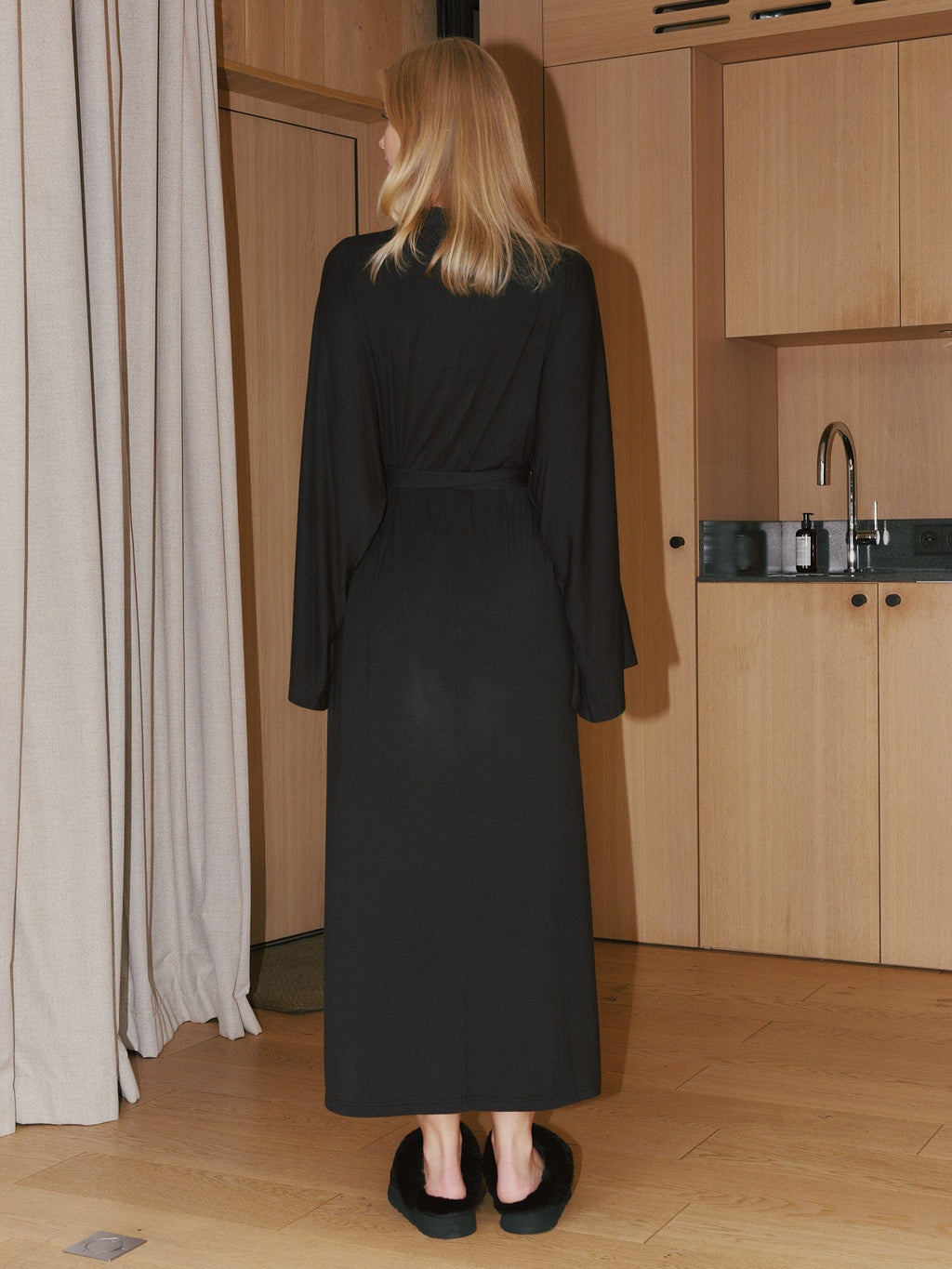 Ivorie Studio Cloud Lounge Robe Long  - Black