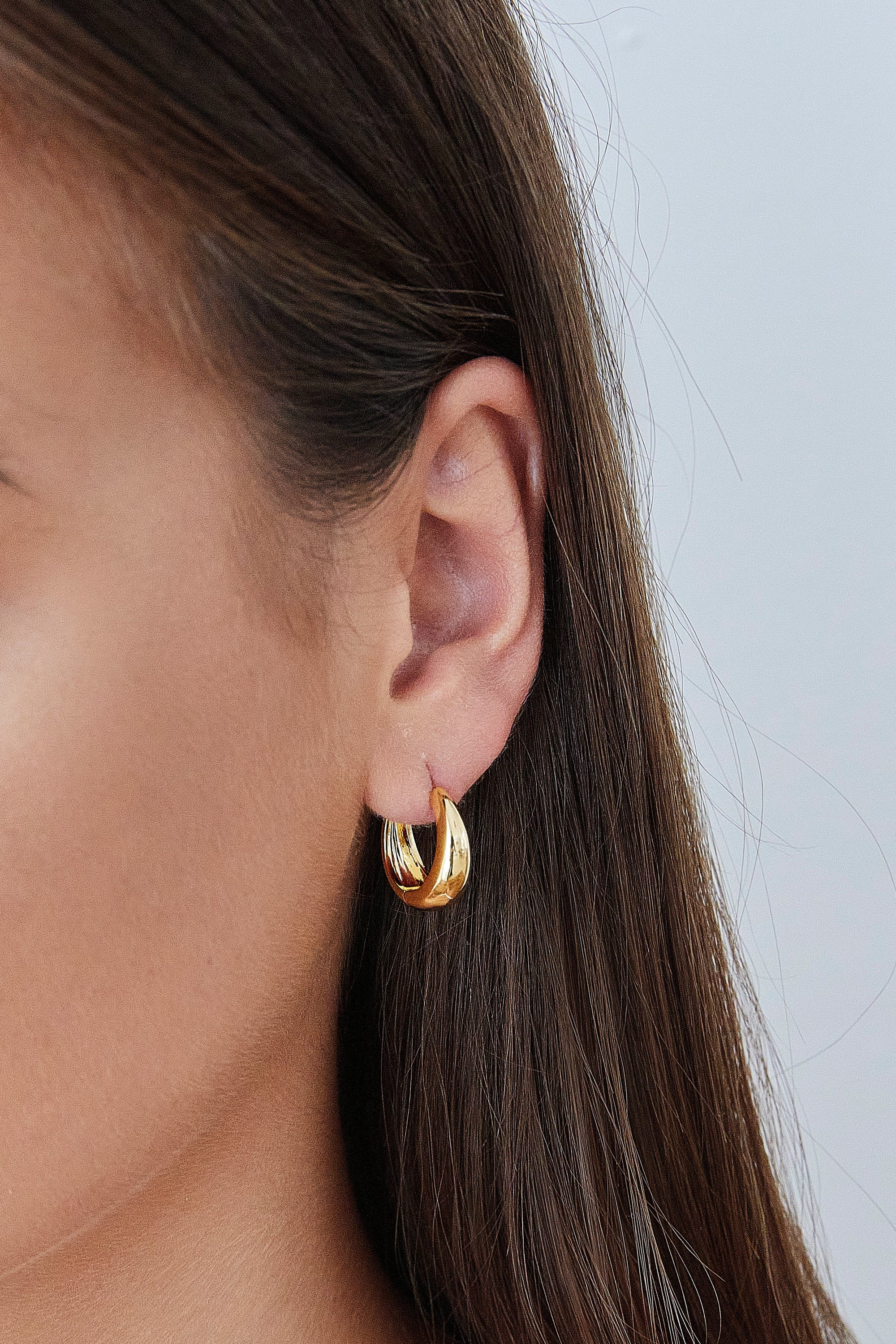 Ivorie Studio Earrings Dubai Medium Hoops, Gold