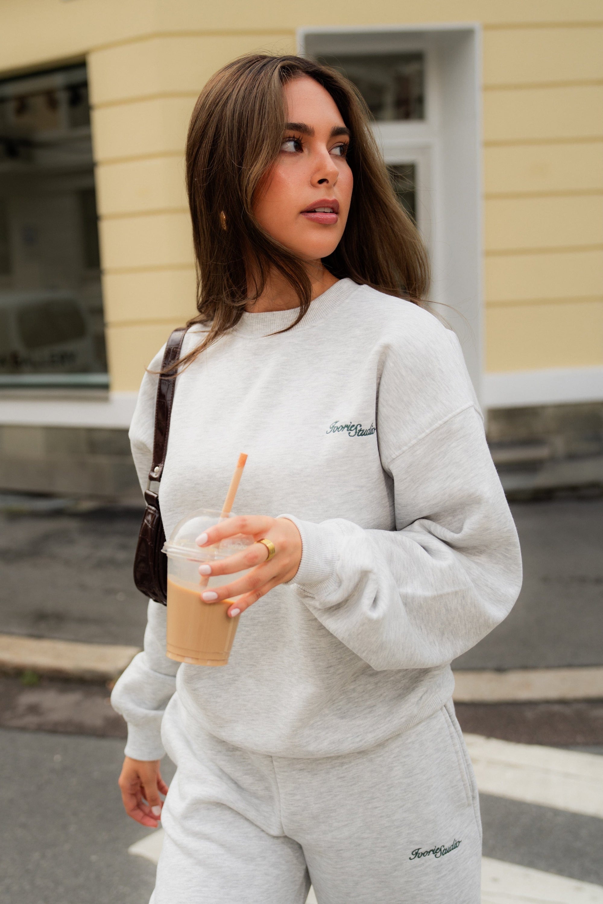 Ivorie Studio Genser Studio Essential Crewneck - Grey Melange