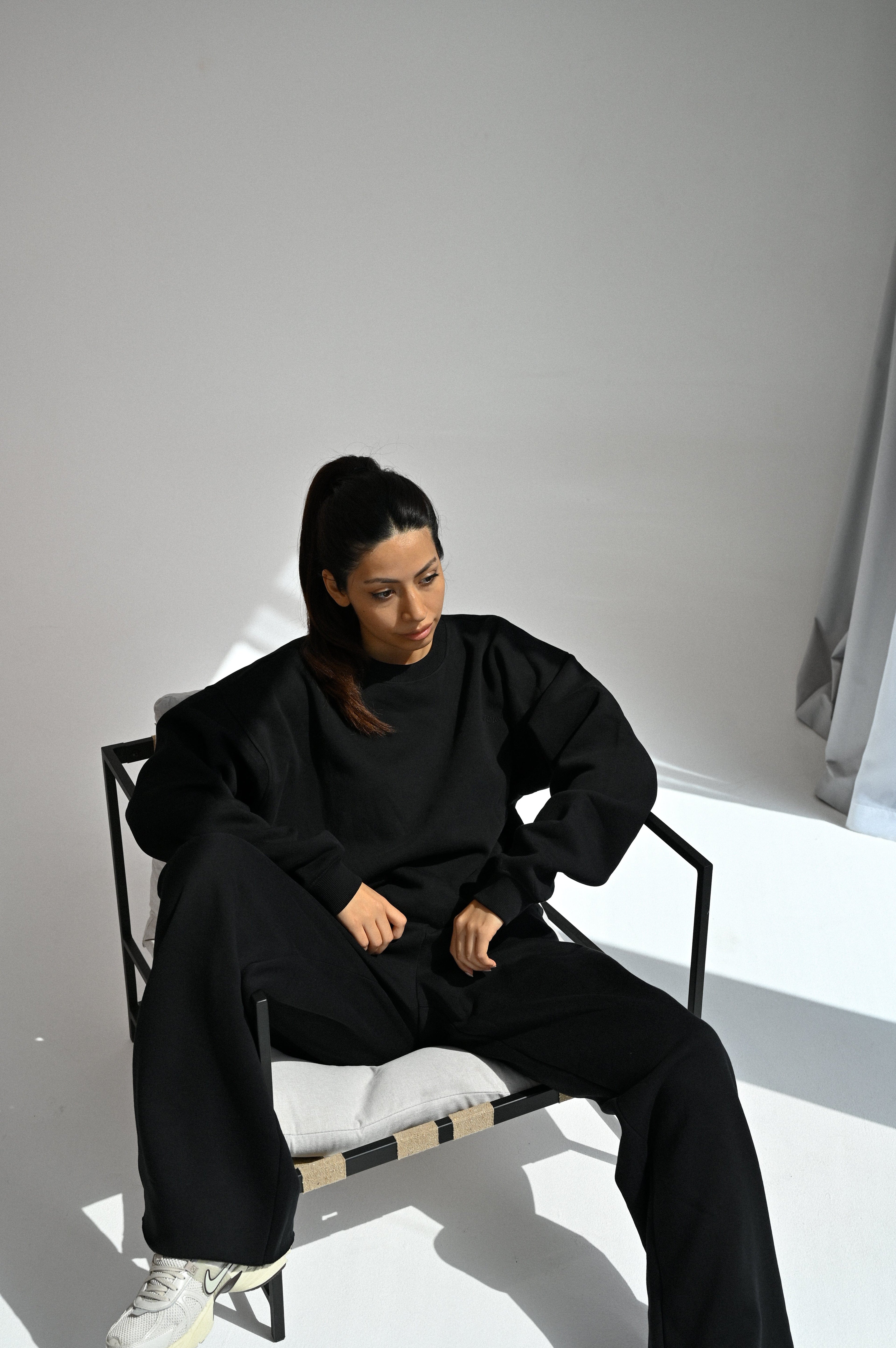 Ivorie Studio Studio Essentials Crewneck - Black