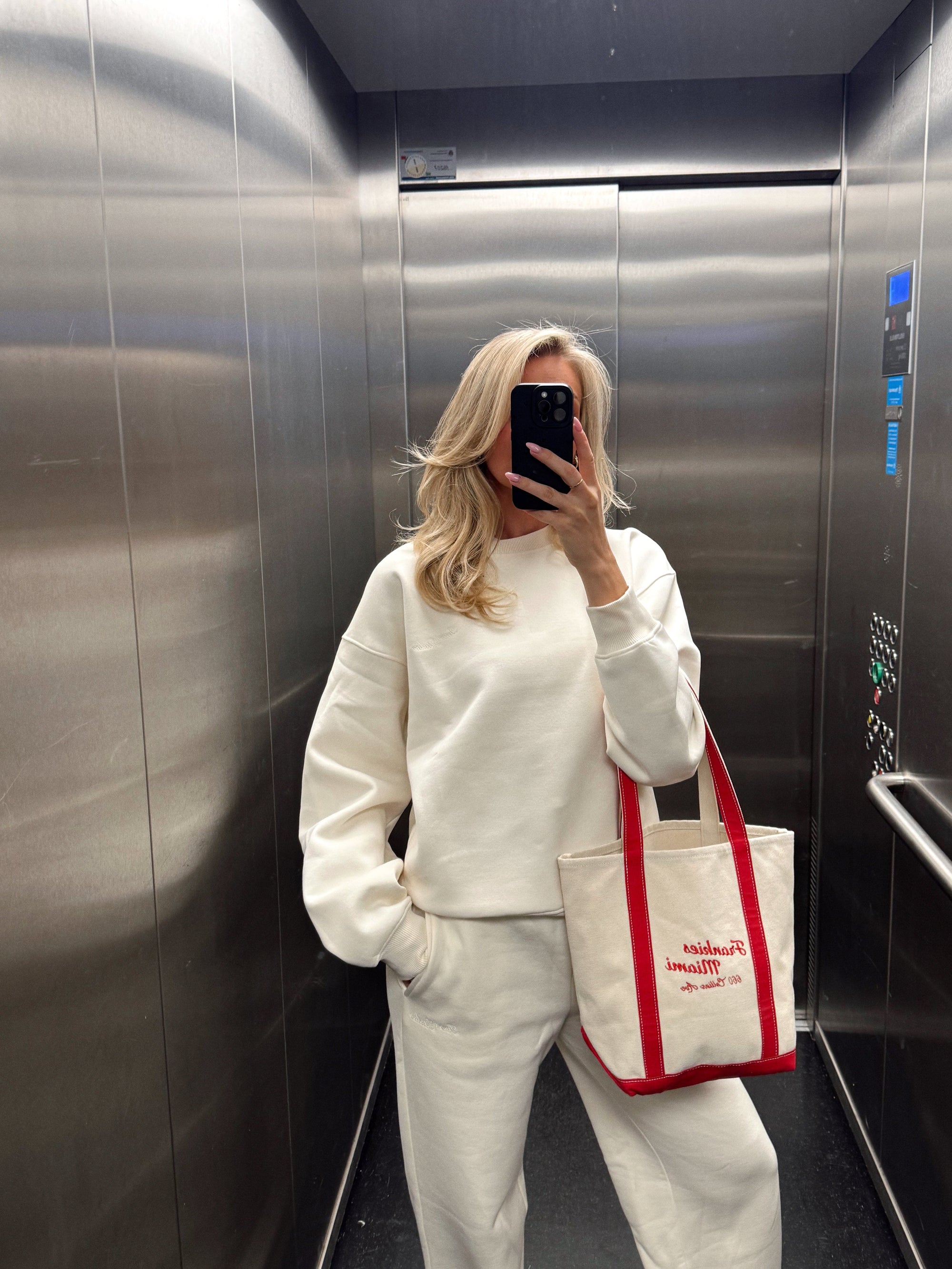 Ivorie Studio Studio Essentials Crewneck - Creme