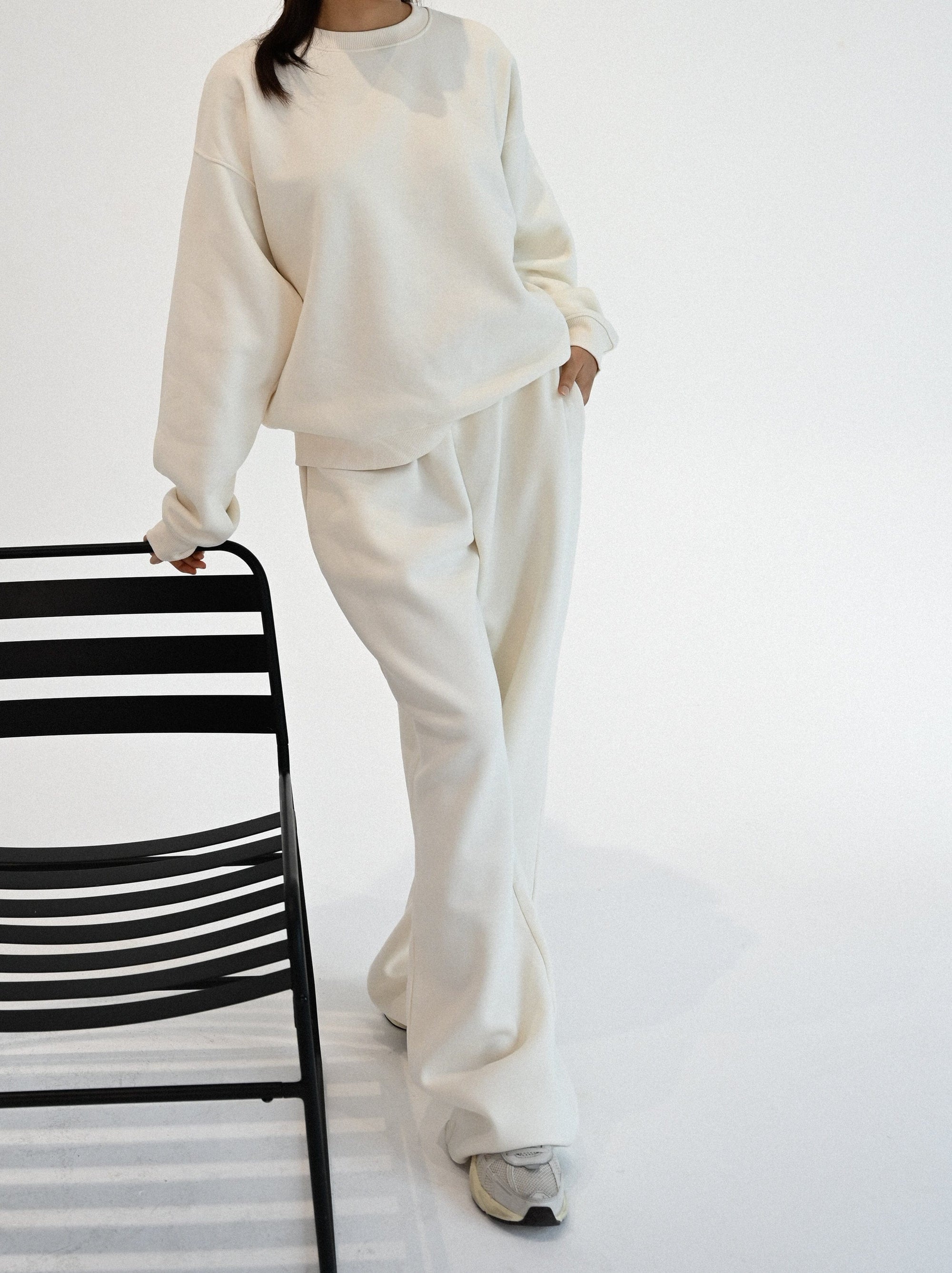 Ivorie Studio Studio Essentials Crewneck - Creme