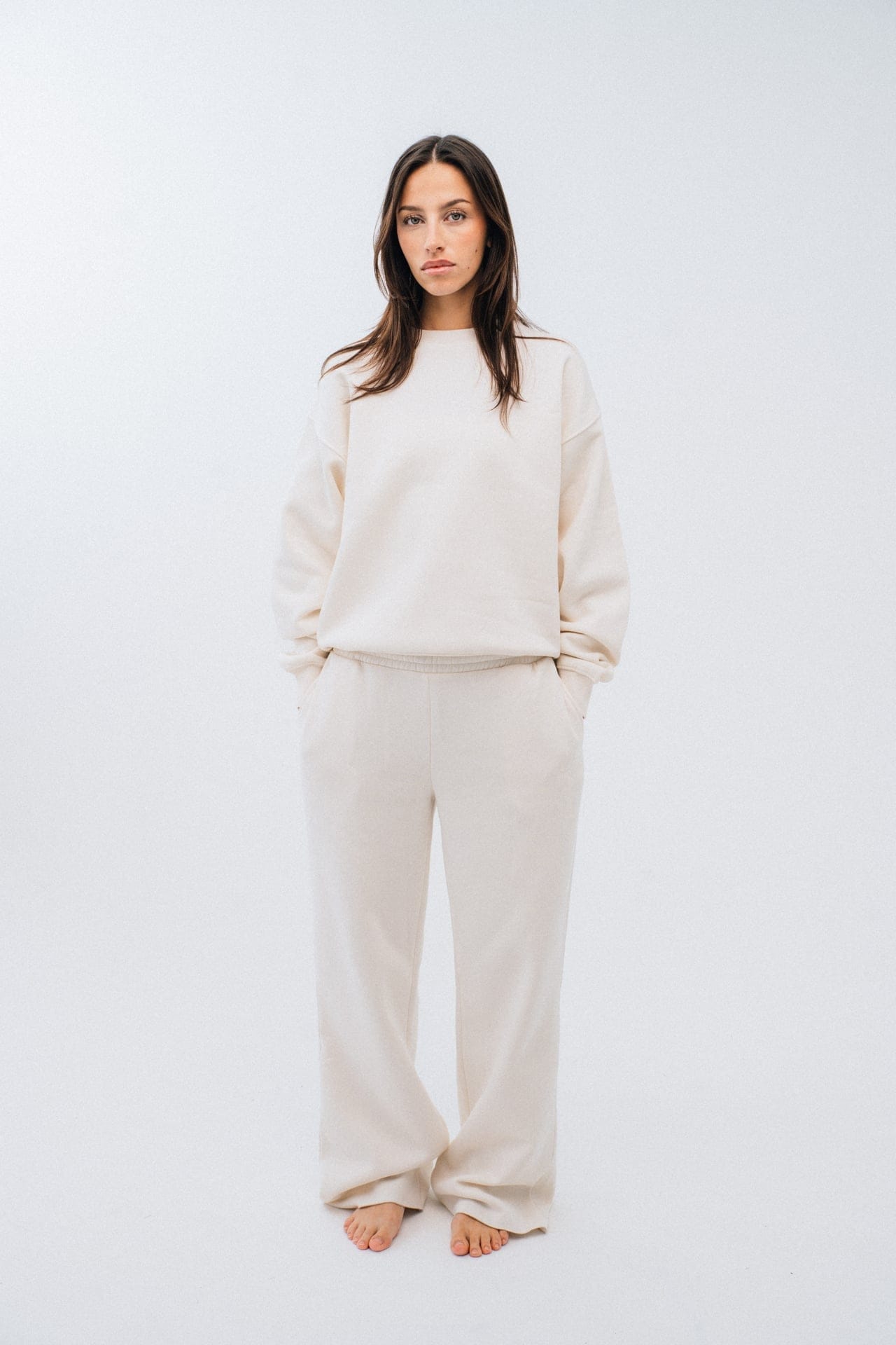 Ivorie Studio Sweater Studio Essential Crewneck - Creme