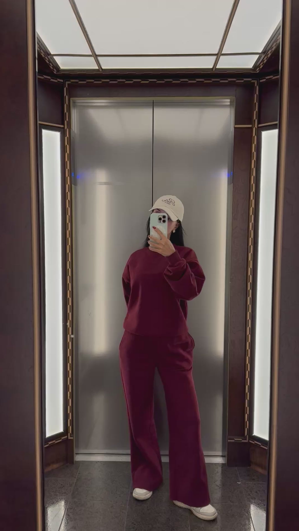 Studio Essential Crewneck - Burgundy