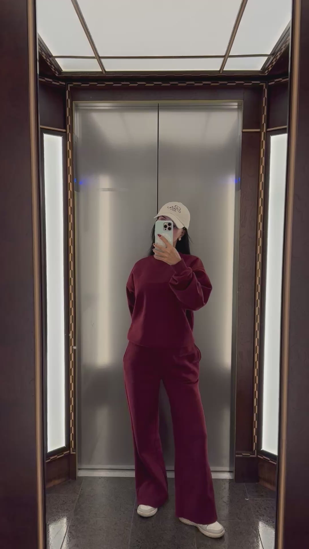 Studio Essential Crewneck - Burgundy
